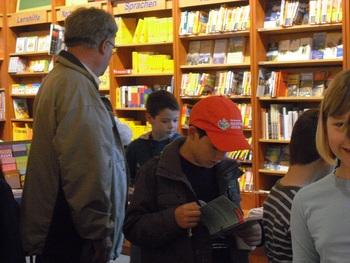 Besuch_der_Viertkl._Buecherstube_2009_02